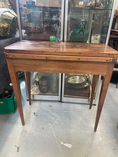 Table à jeu Louis Philippe en bois de placage
Plateau...