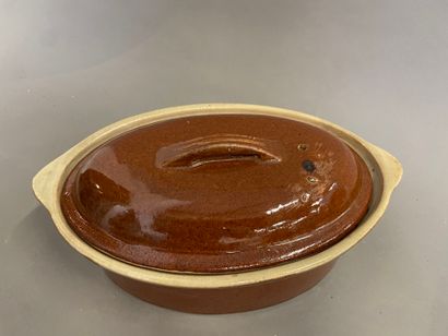 Une terrine en terre vernissée
L : 32 cm