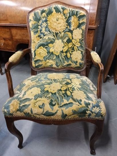 Fauteuil à dos plat en bois naturel sculpté...