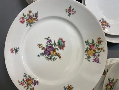 Limoges, partie de service en porcelaine...