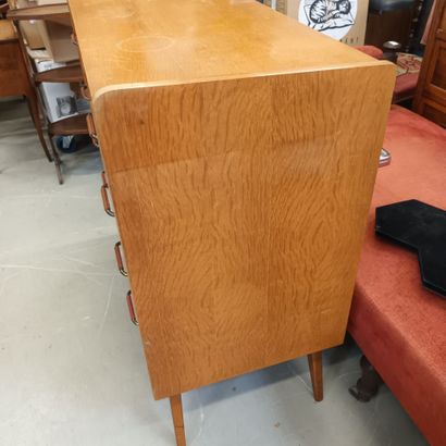 TRAVAIL DES ANNEES 1950,
Commode en bois...