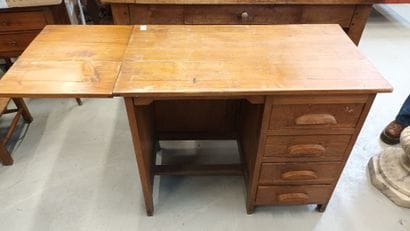TRAVAIL DE LA RECONSTRUTION CIRCA 1950
Petit...