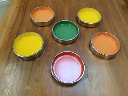Isamu KENMOCHI six coupelles de couleur,...