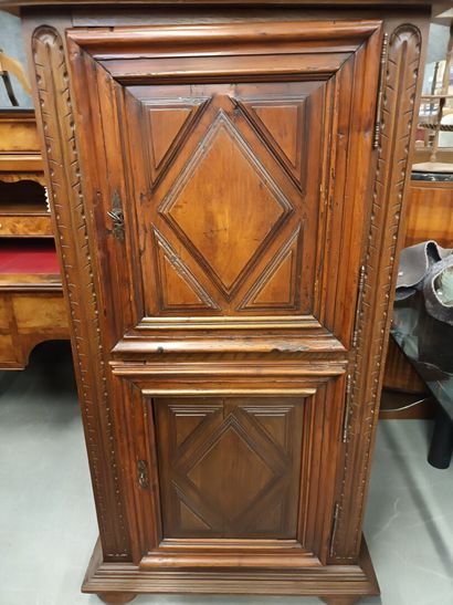 Bonnetière en bois naturel,
Chassis moderne,...