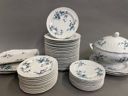 L. BERNARDAUD & Cie. à Limoges.
Modèle SAINT...