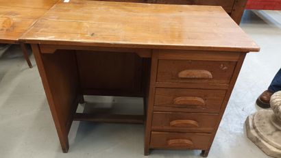TRAVAIL DE LA RECONSTRUTION CIRCA 1950
Petit...
