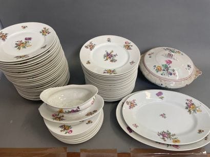 Limoges, partie de service en porcelaine...