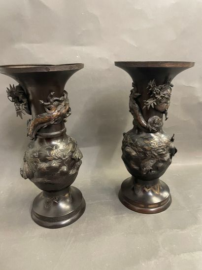 Porte couteaux en métal argenté à décor de...