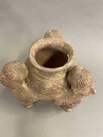 Poterie Méxicaine en terre cuite sacrifée,...