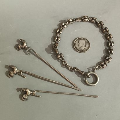 Bracelet en argent (poinçon SANGLIER), une...