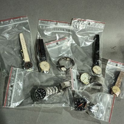 Lot de montres bracelets, dont : 
- CASIO...