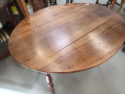 Table à volets Louis Philippe,
Dim. fermée...