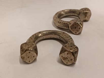Paire de bracelets d'esclave en laiton a...