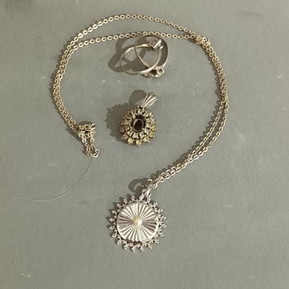 Bijoux en argent,

Pds brut : 15, 9 g