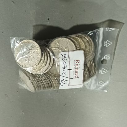 Lot de pièces de 1 francs en argent,

Pds...