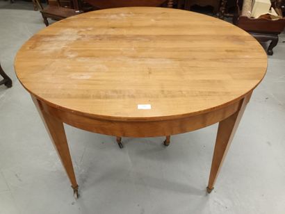 Table ronde en bois naturel clair, reposant...