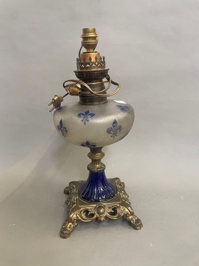 Lampe à pétrole en verre multicouche dégagé...