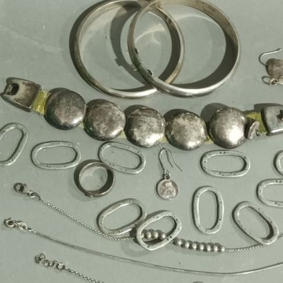 Lot de bijoux en argent, principalmeent 925...