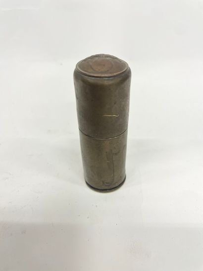 Briquet dans un écrou 
H : 7,5 cm