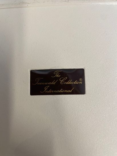 THE TURNWALD COLLECTION INTERNATIONAL. 
Seau...