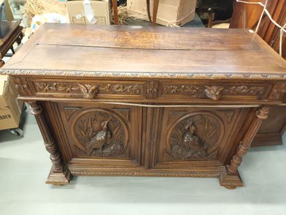 Buffet de chasse à hauteur d'appui en bois...