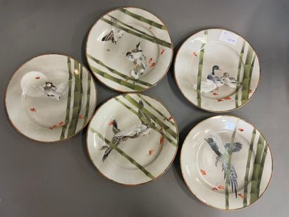 Japon, quatre assiettes en porcelaine à décor...