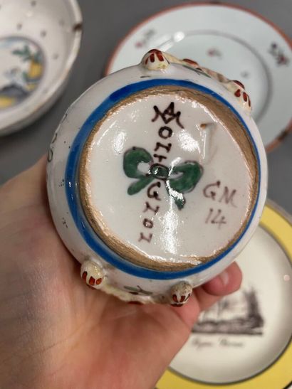 Lot d'assiettes en porcelaine et faience...