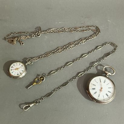 Deux montres dont une de poche et l'autre...