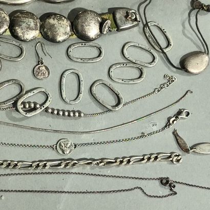 Lot de bijoux en argent, principalmeent 925...