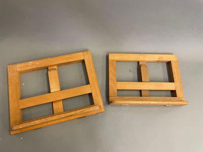 Lot de deux pupitres en bois