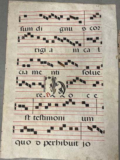 Page d'antiphonaire sur velin avec des lettrines...