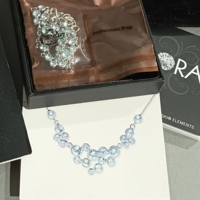 Lot de bijoux Swaroswsky en métal et pierres...