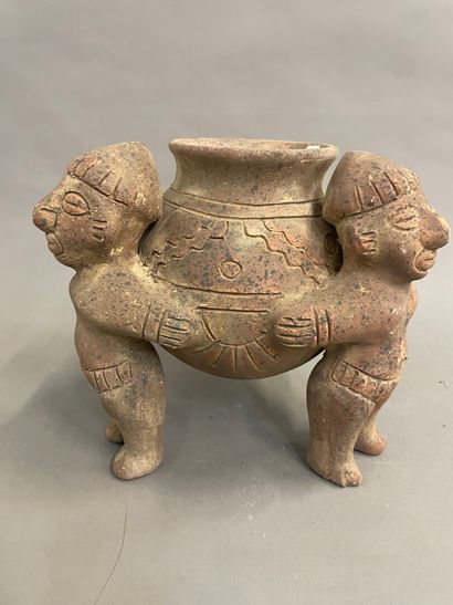 Poterie Méxicaine en terre cuite sacrifée,...