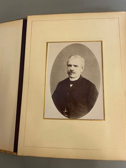 Un album de photos anciennes