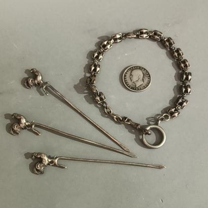 Bracelet en argent (poinçon SANGLIER), une...