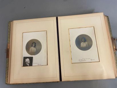 Un album de photos anciennes