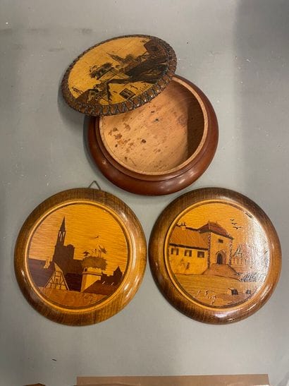 TRAVAIL ALSACIEN du XXe,
Une boite en bois...