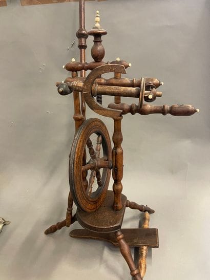 [Art Popilaire]
Rouet en bois