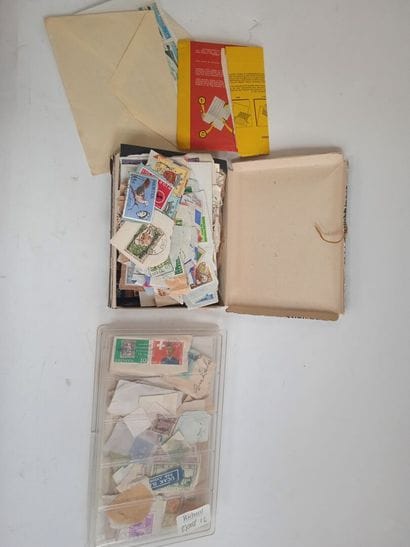 Lot de timbres en vrac