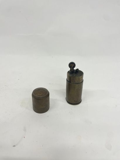 Briquet dans un écrou 
H : 7,5 cm