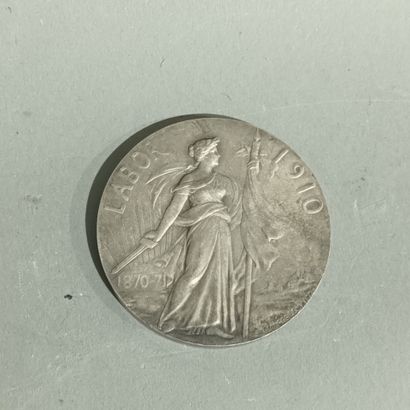 Une médaille en argent 1910, LABOR, (Georges...