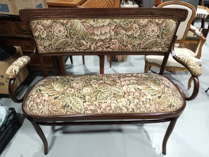 Banquette de style Art Nouveau en bois courbé
97...
