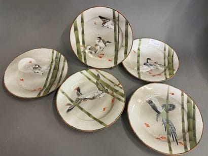 Japon, quatre assiettes en porcelaine à décor...