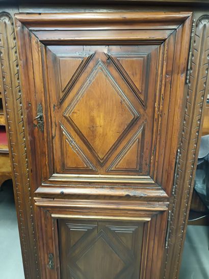 Bonnetière en bois naturel,
Chassis moderne,...