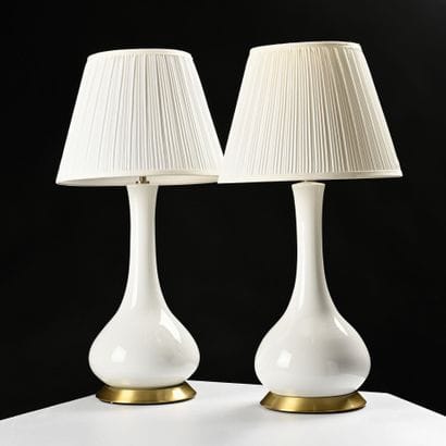 paire de lampes de forme pansue en porcealine...
