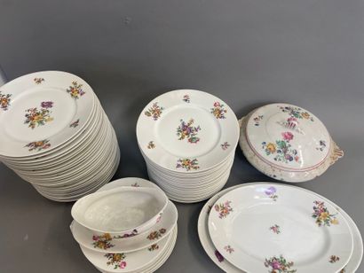 Limoges, partie de service en porcelaine...