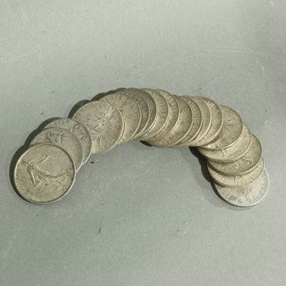 Lot de pièces de 2 et 5 francs en argent...