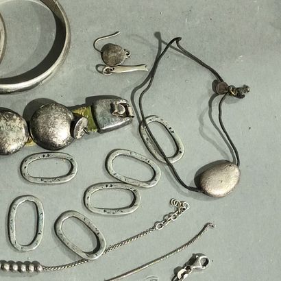 Lot de bijoux en argent, principalmeent 925...