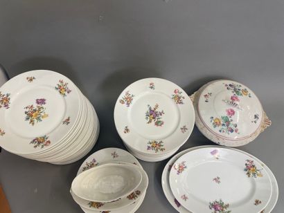 Limoges, partie de service en porcelaine...