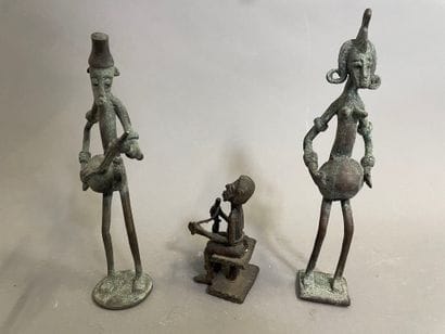 BENIN? Deux sujets en bronze: musiciens,...